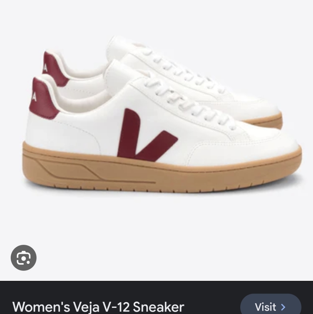 Veja V-12 Leather Runners